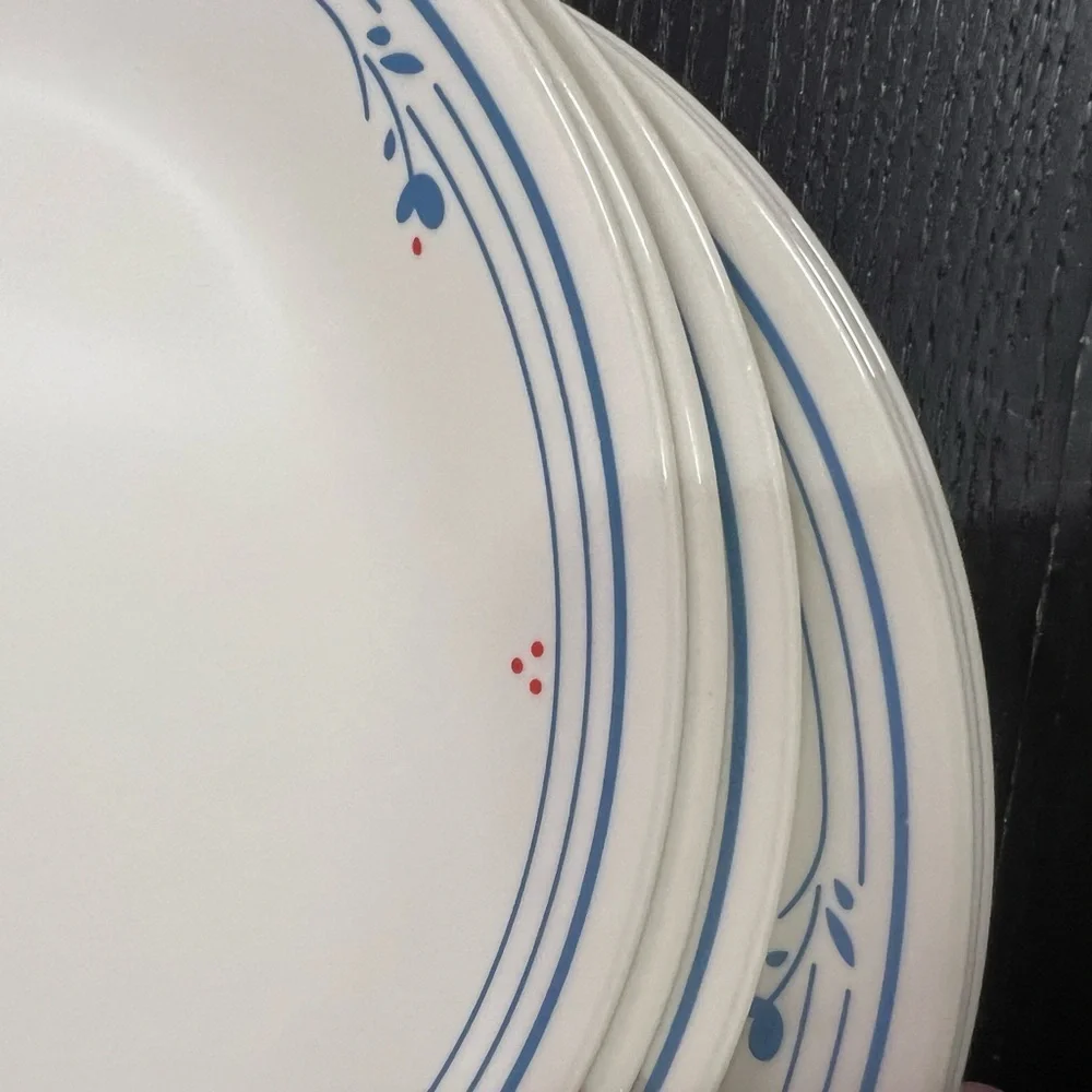 Corelle Cream and Blue Vintage Country Violets Corelle Dinner plates Set of 7