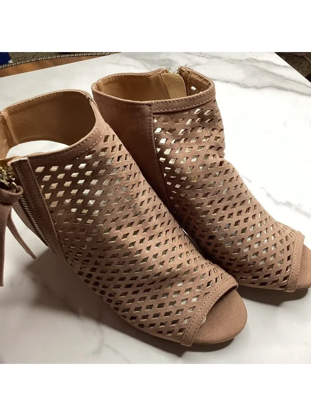 Qupid box perforated boots