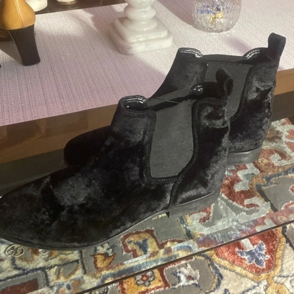 Urban Outfitters men velvet Chelsea ankle boots, UNISEX booties