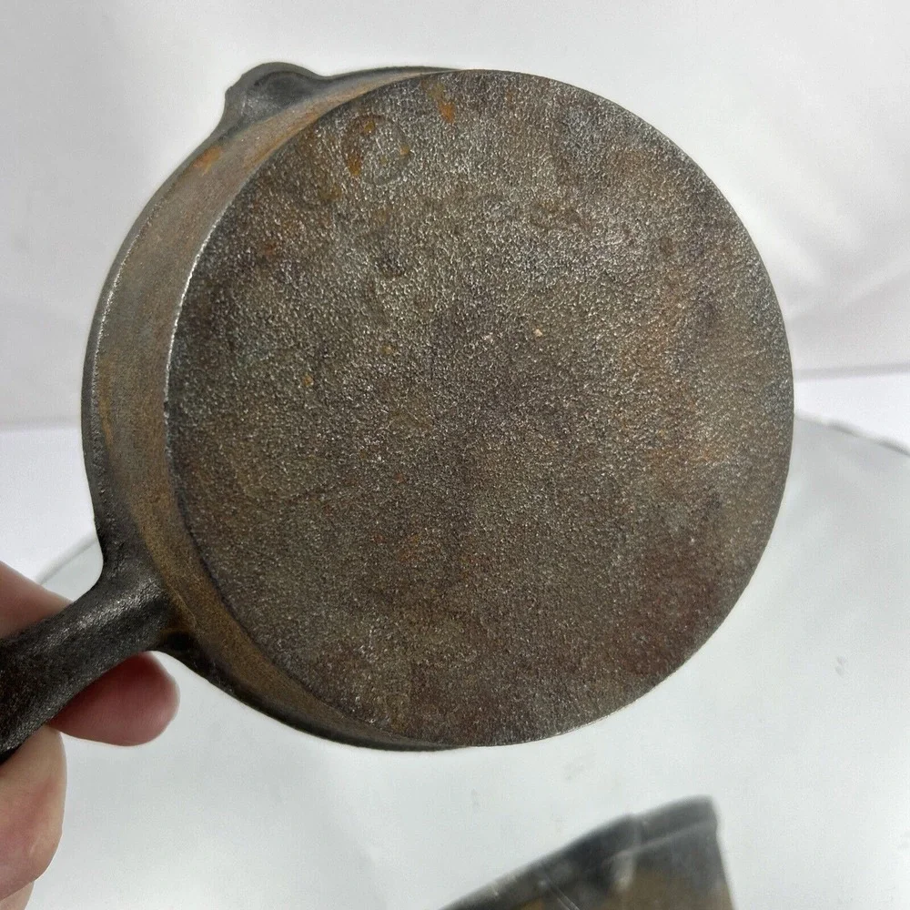 Vintage Camping Small 5 Inch Cast Iron Frying‎ pan