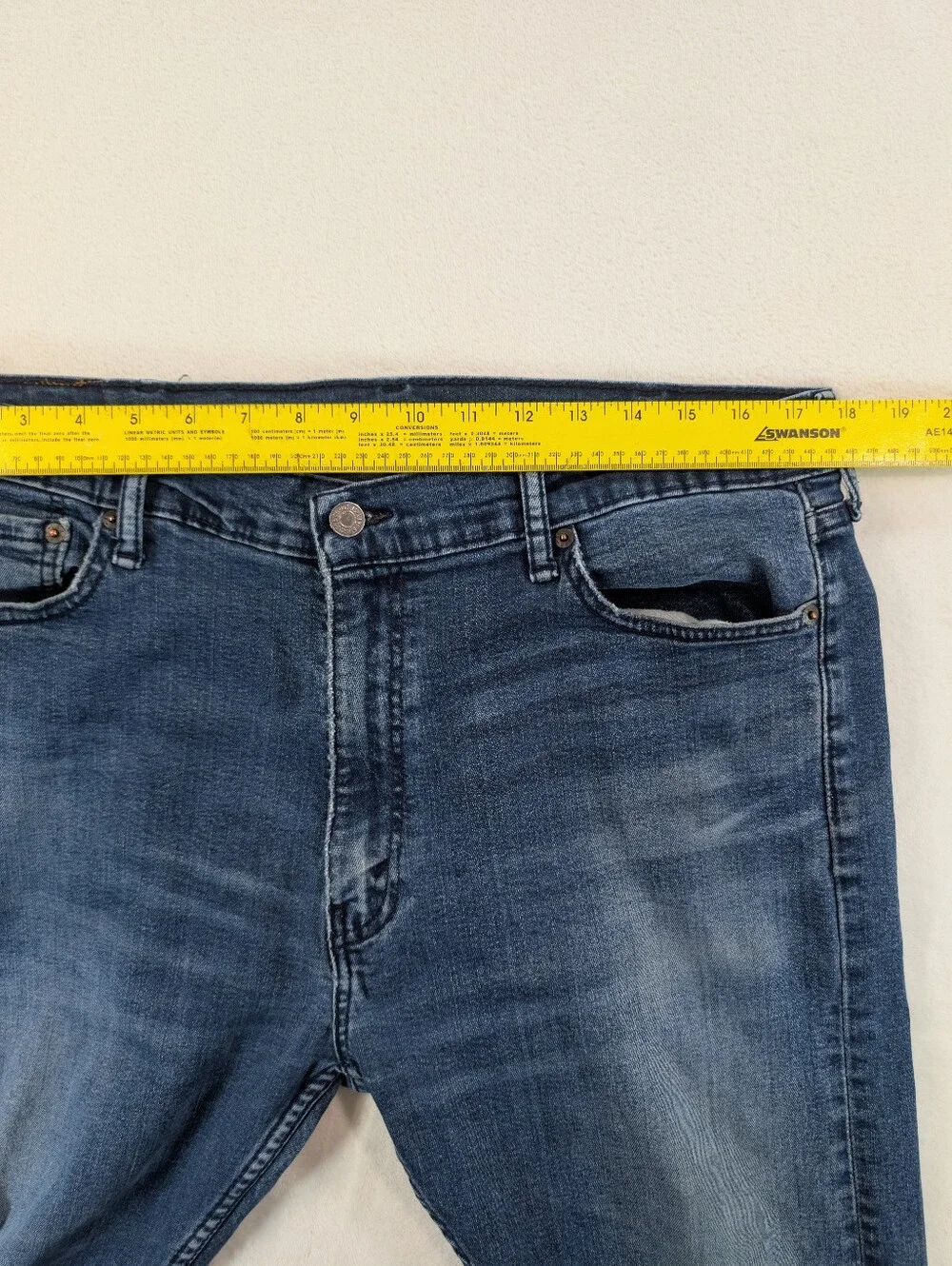 Levis feel respond color