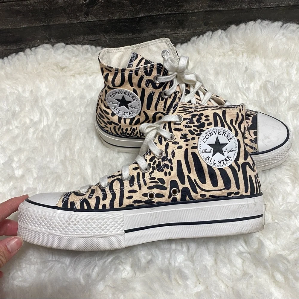 Converse jungle art