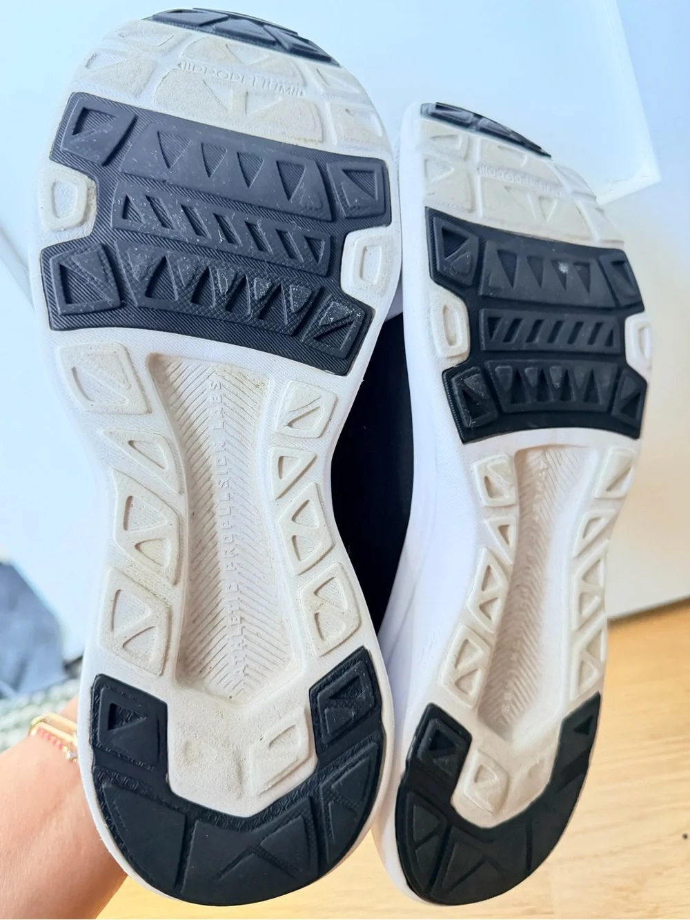 APL Slip-On Knit Sneakers in Black and White Women’s 8.5 Great Condition