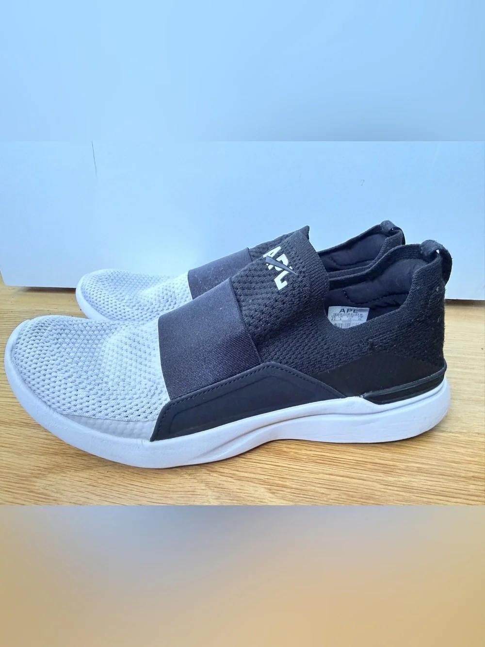APL Slip-On Knit Sneakers in Black and White Women’s 8.5 Great Condition
