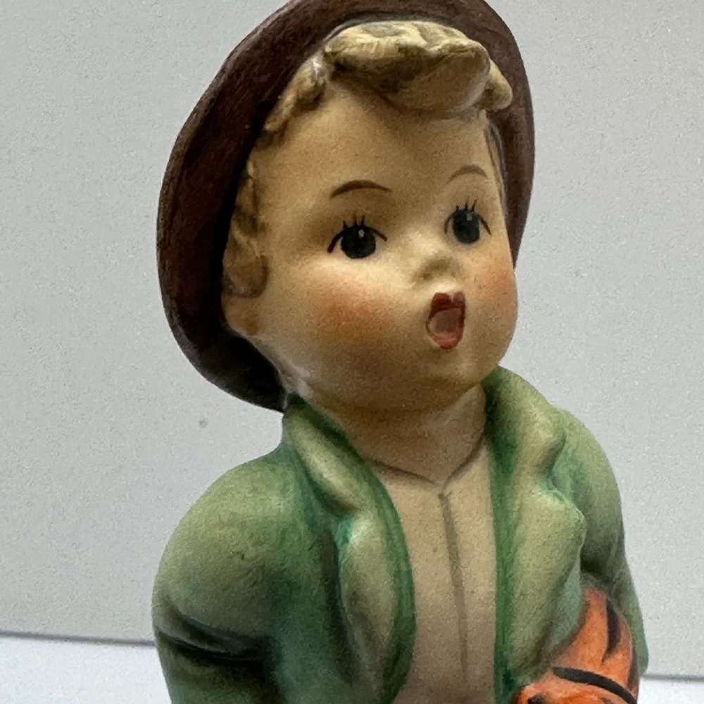 Goebel Hummel Happy Traveler Figurine 109/0 W Germany Vintage 5