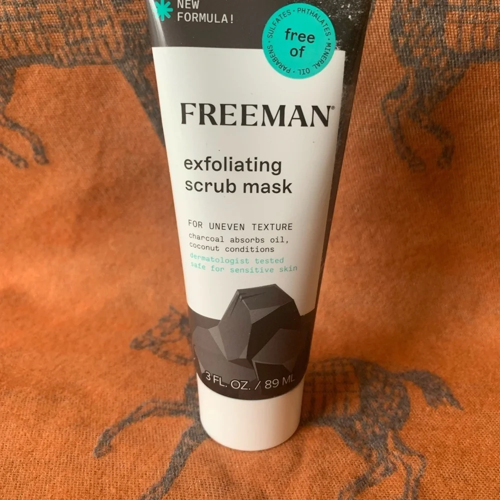 Black Exfoliating Scrub Mask