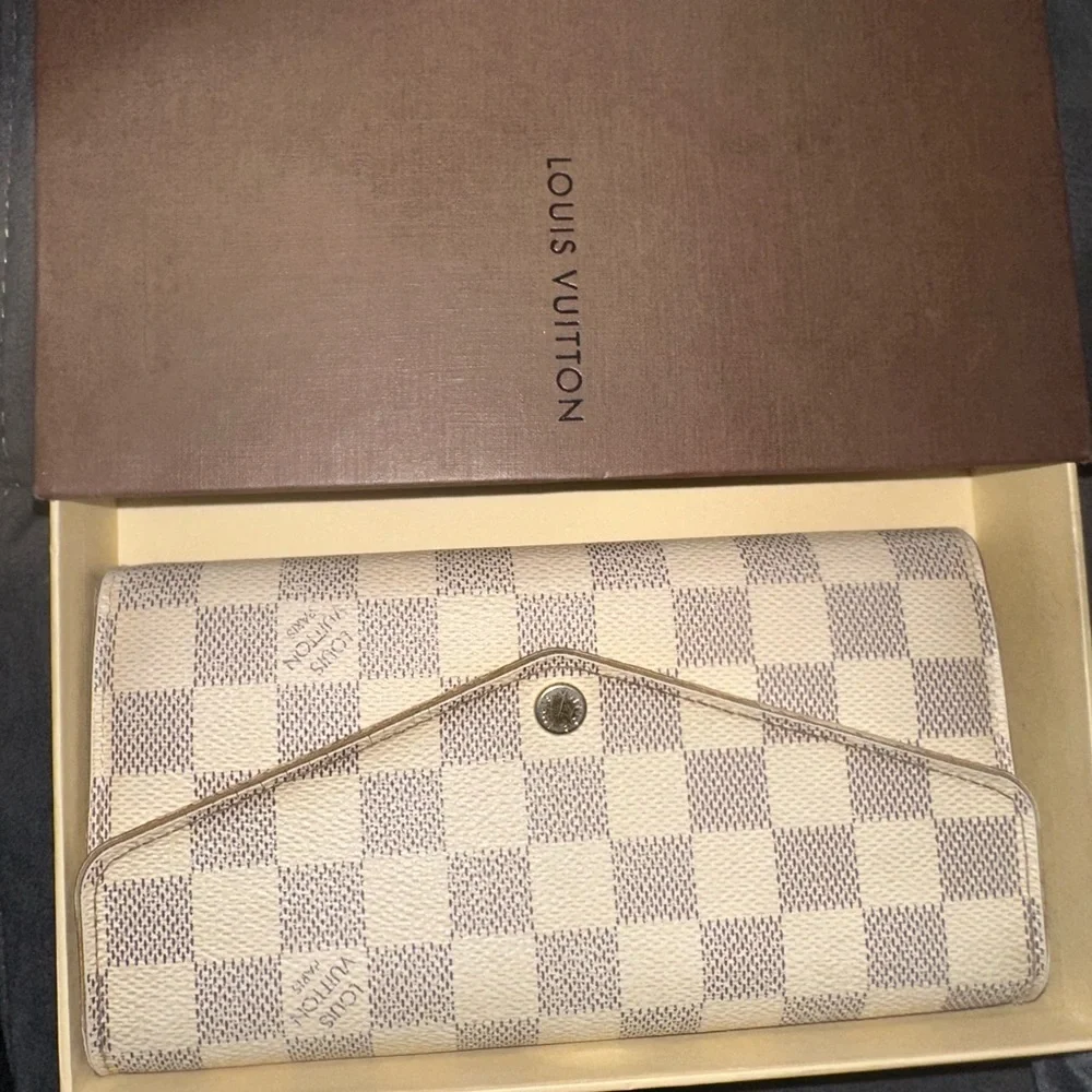 Authentic Louis Vuitton Sarah Wallet
