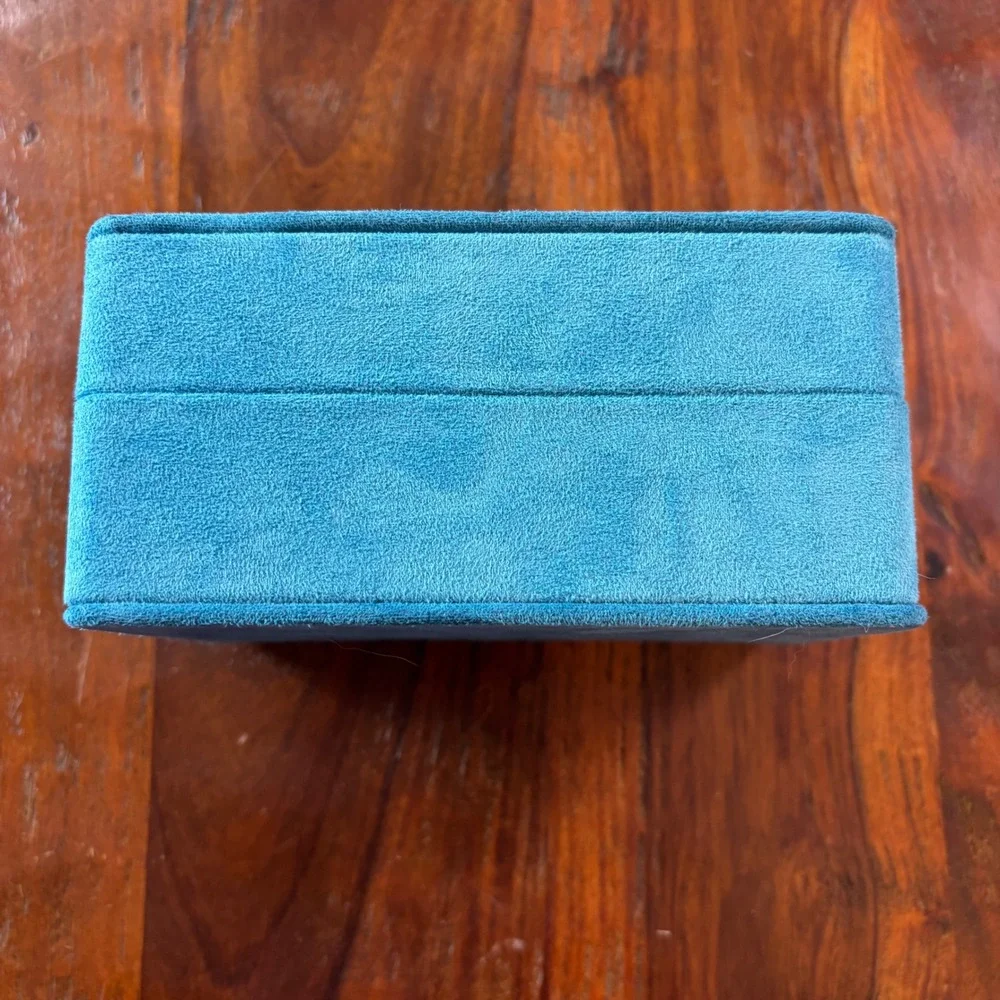 La Mer Teal Blue Velvet Luxury Jewelry Skincare Storage Box Case Hinged Lid