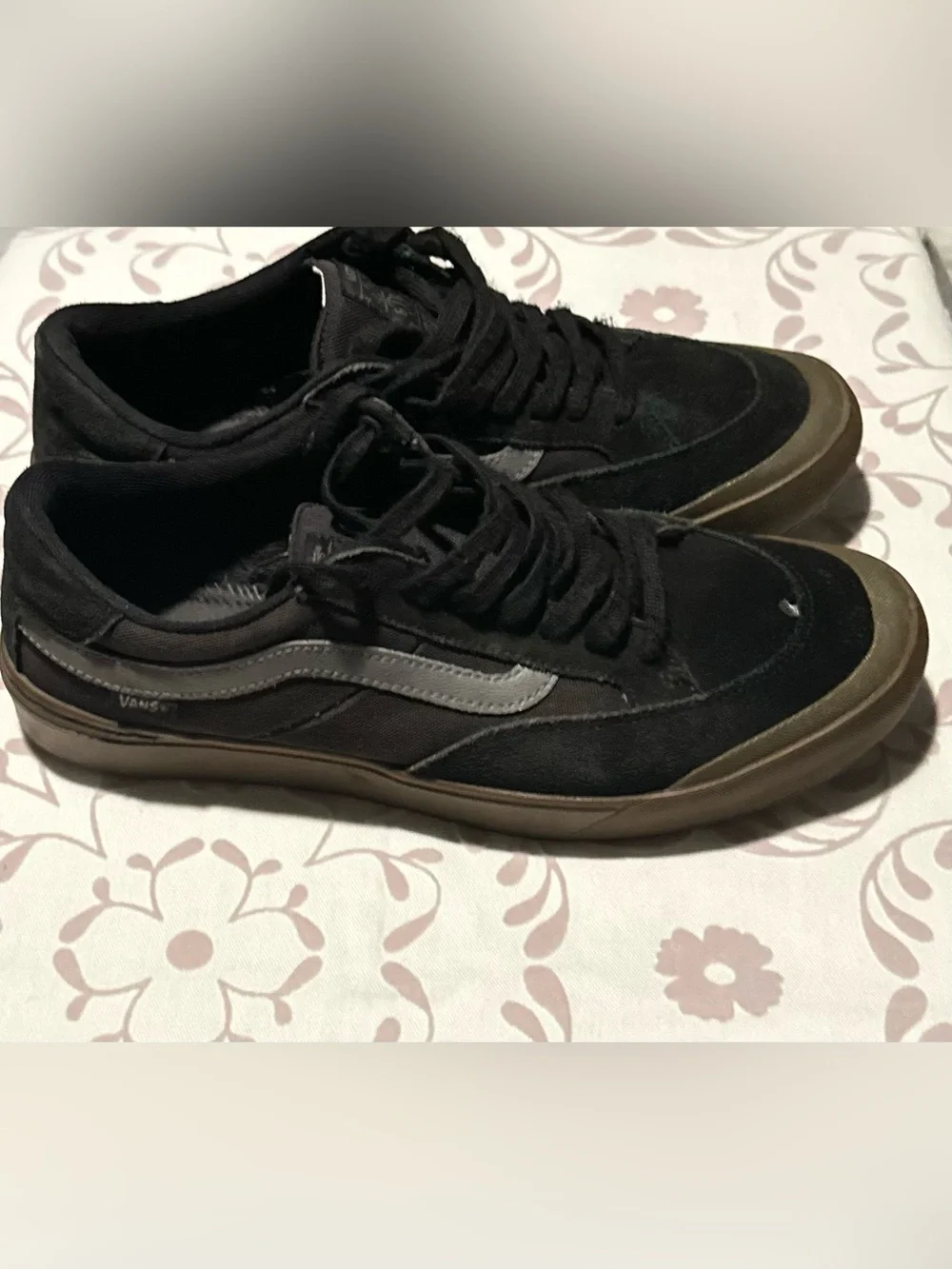 Vans Men's Black Suede & Canvas Low-Top Sneakers size 11.5