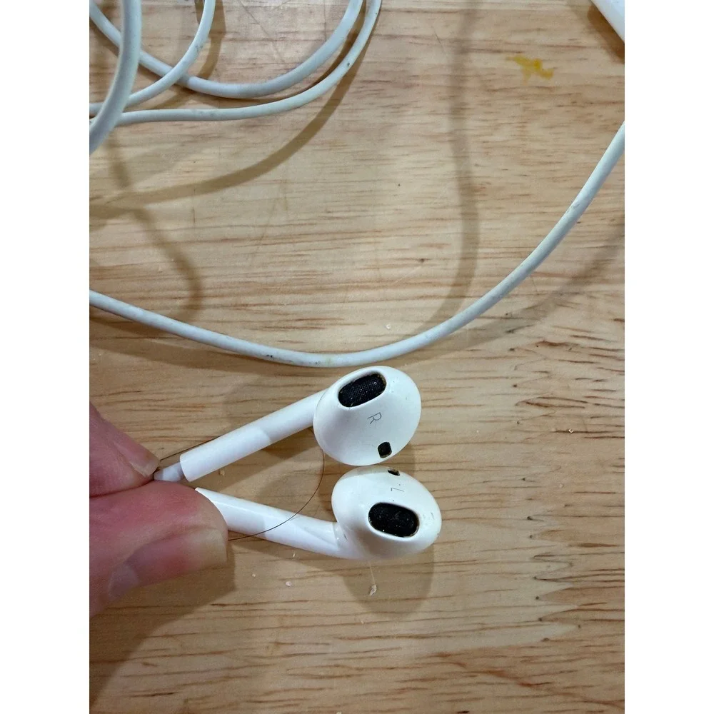 Apple genuine earpods