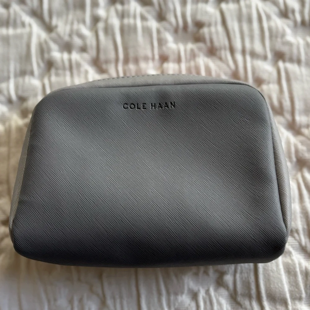 AMERICAN AIRLINES Cole Haan grey/orange amenity kit bag‎ -cosmetic travel holder