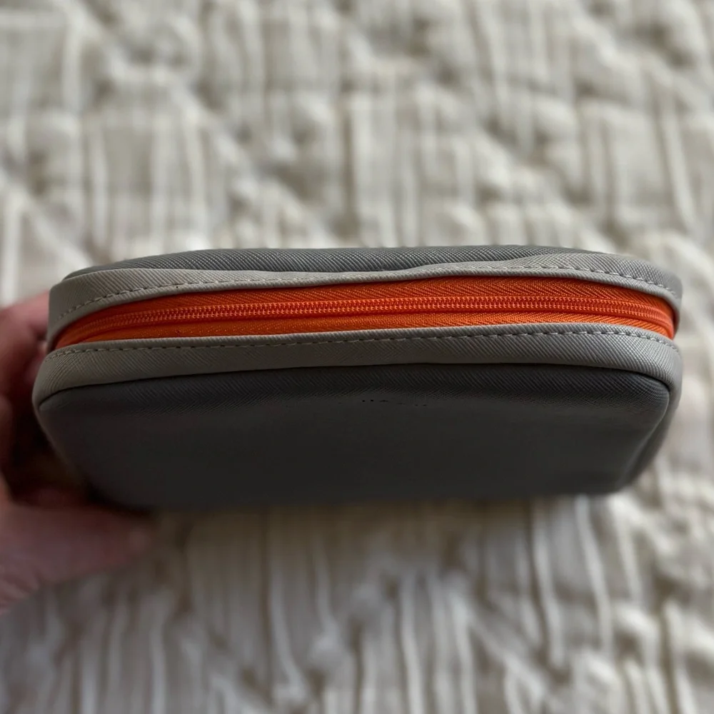 AMERICAN AIRLINES Cole Haan grey/orange amenity kit bag‎ -cosmetic travel holder