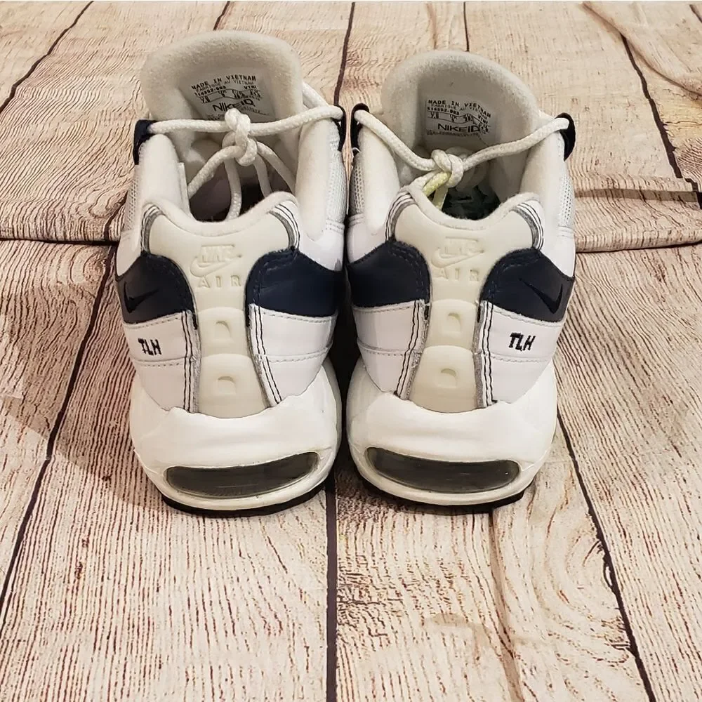NIKE Sneakers