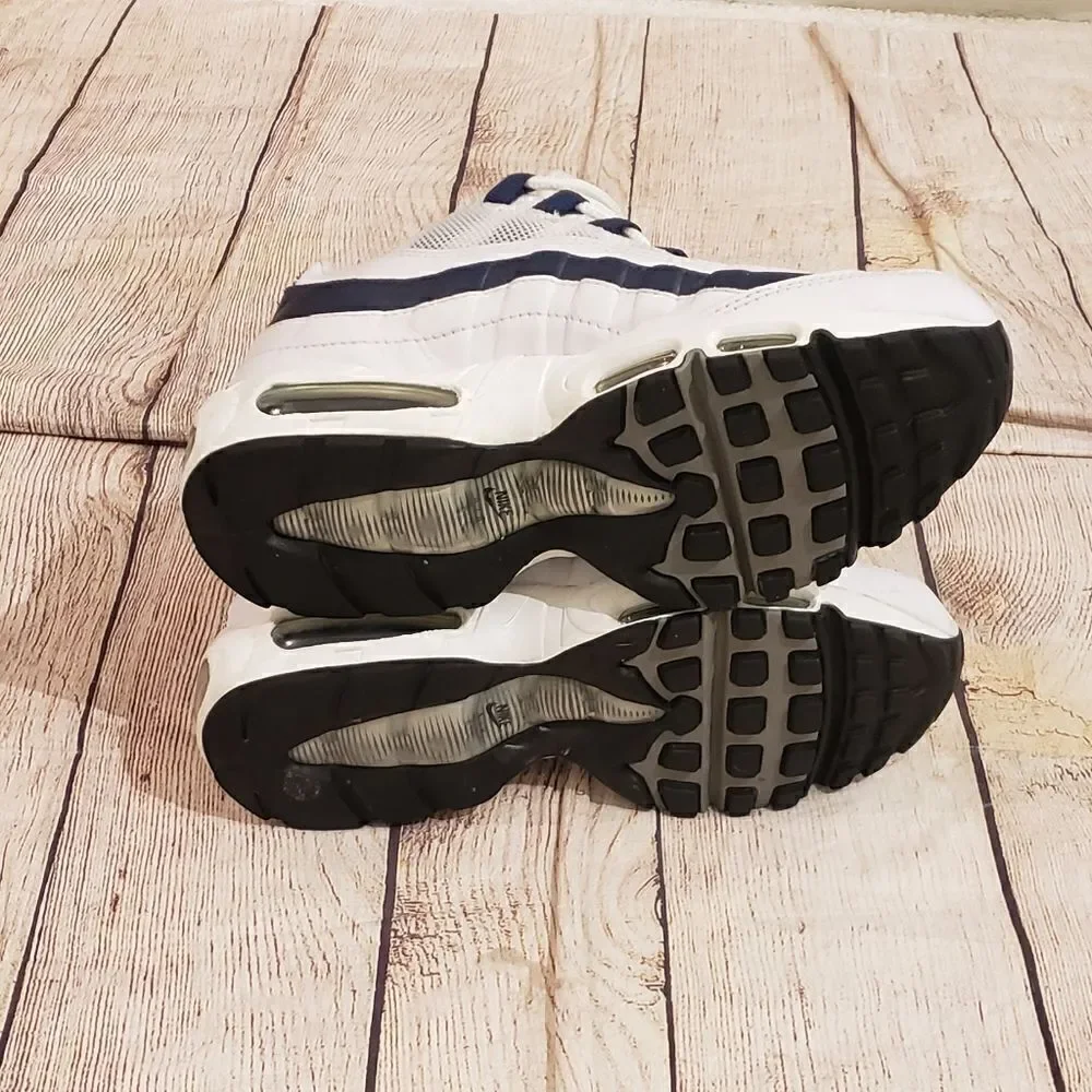 NIKE Sneakers
