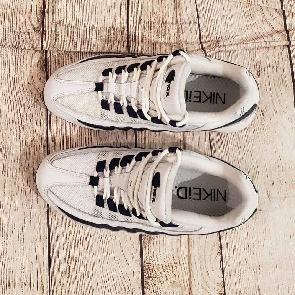 NIKE Sneakers