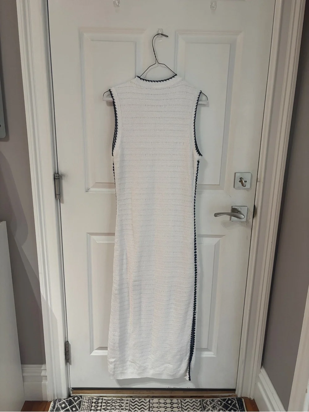 Abercrombie & Fitch armholes texture neckline