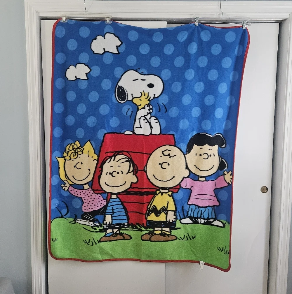 Peanuts vibrant blanket