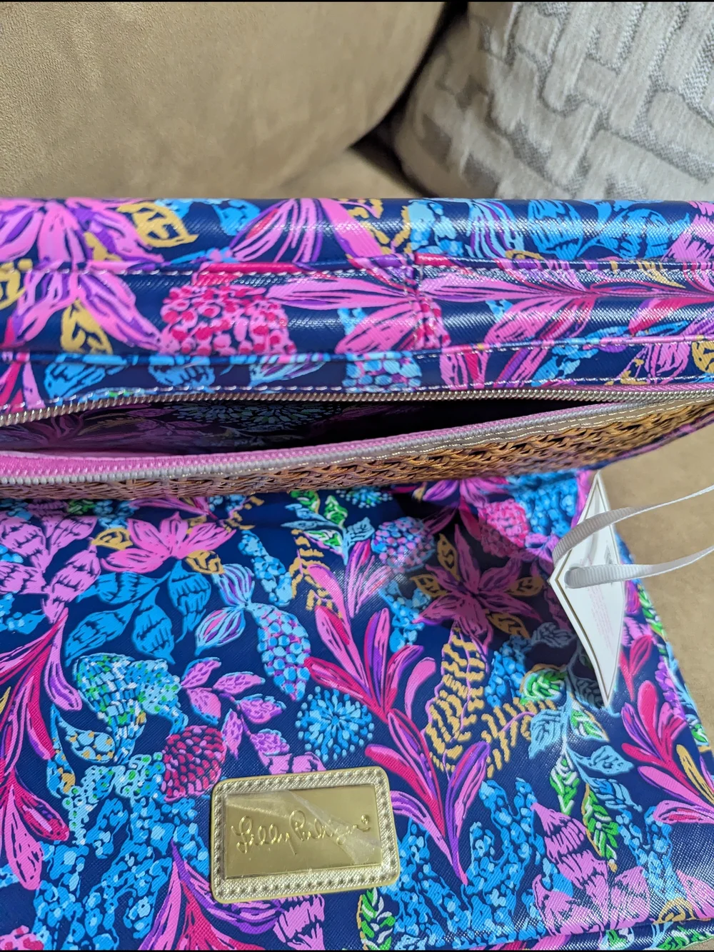 Lilly Pulitzer logo 16h devices