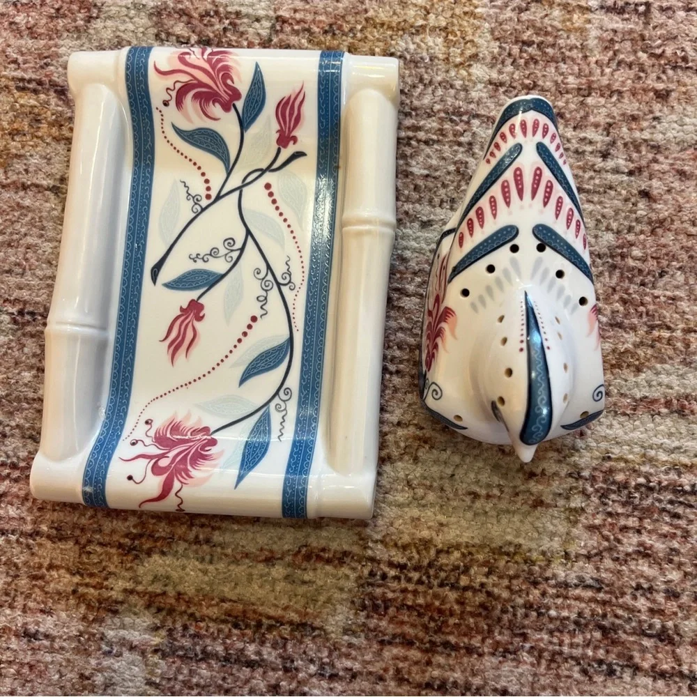 Elizabeth Arden Royal Pavilion at Brighton Porcelain Dove Pomander Set Vintage