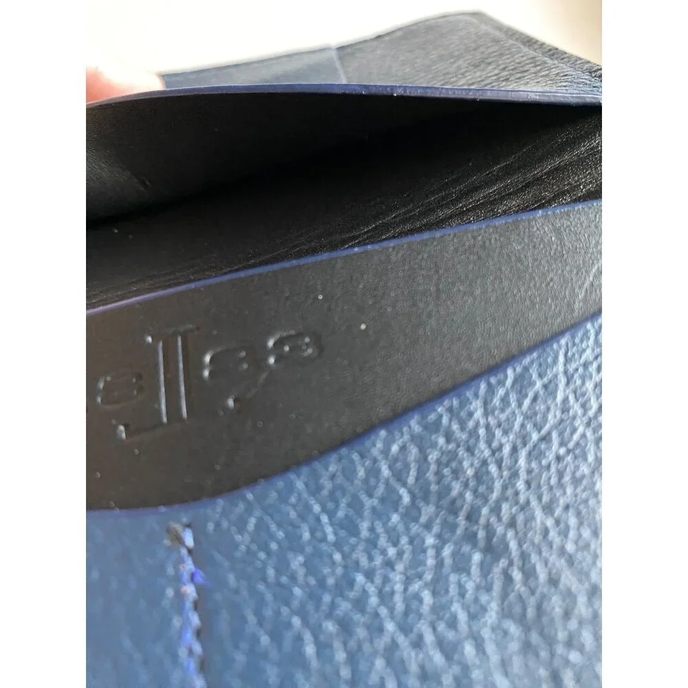 Lucchese color navy