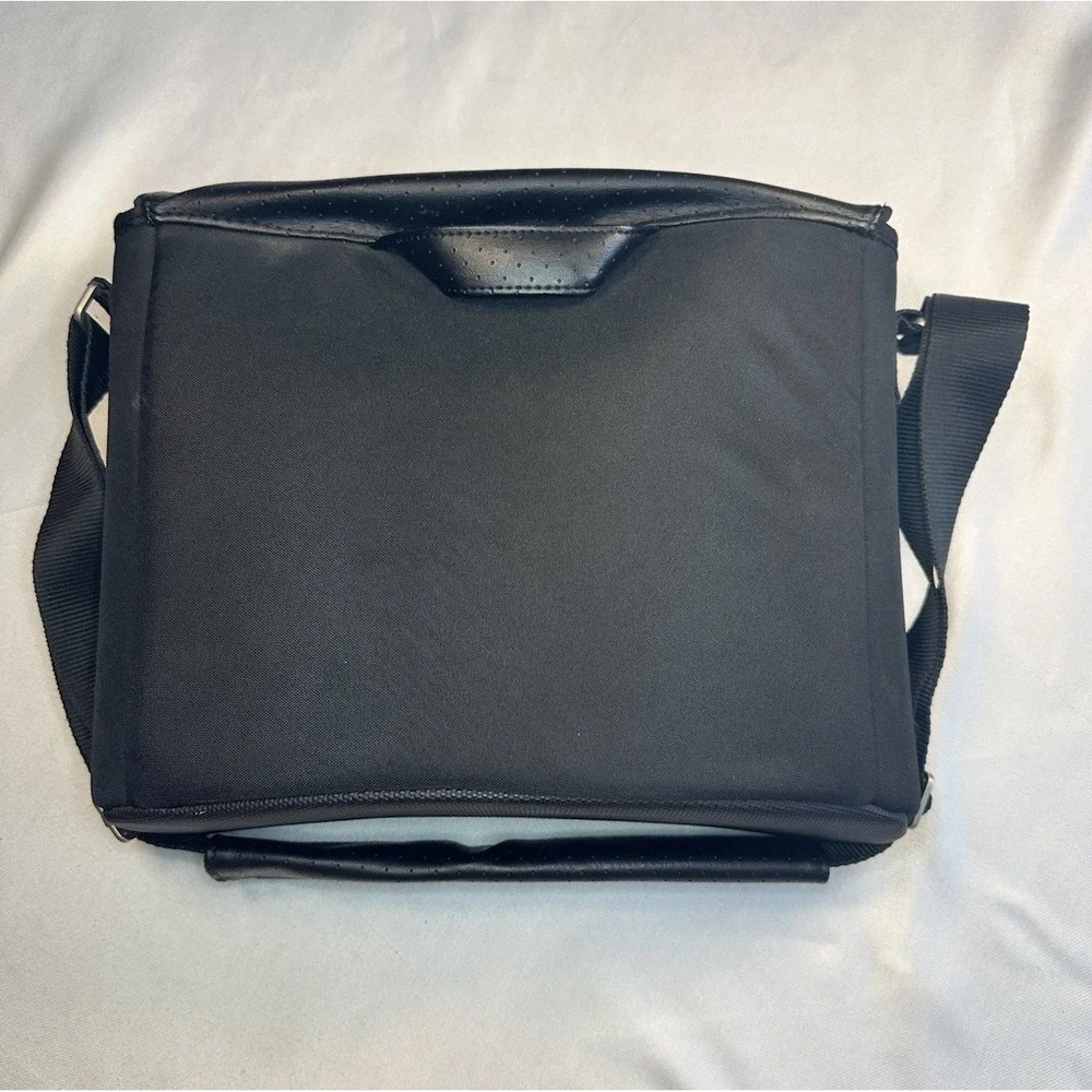Bose black messenger
