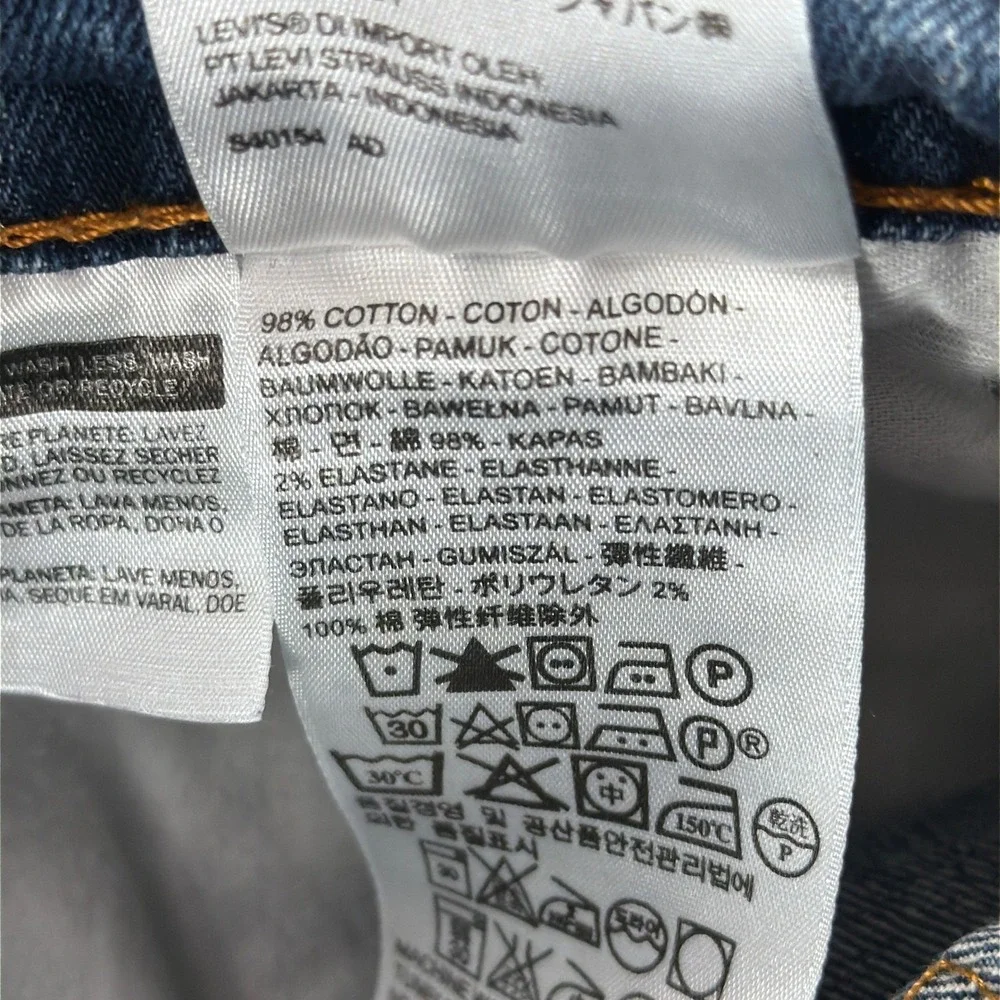 Levis please note
