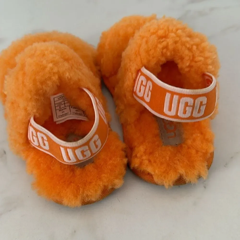 UGG FLUFF OH YEAH SLIDES EUC