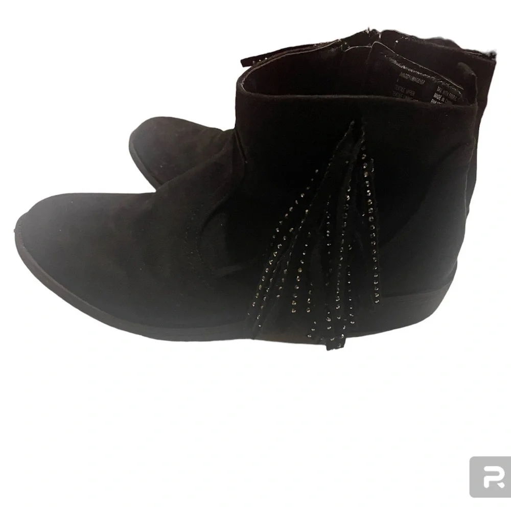 Steve Madden them small