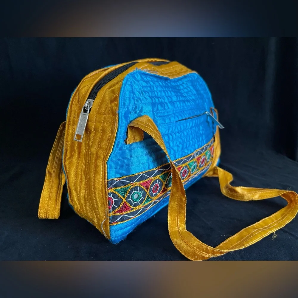 Vintage silk shoulder purse with pockets colorful fun Boho