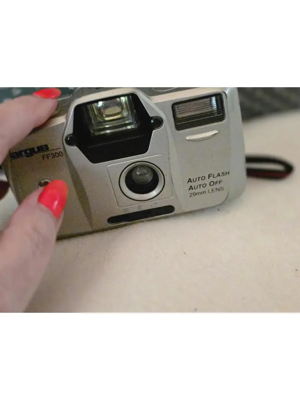Argus FF300 35mm Point & Shoot Film Camera Auto Flash 29mm Lens Untested