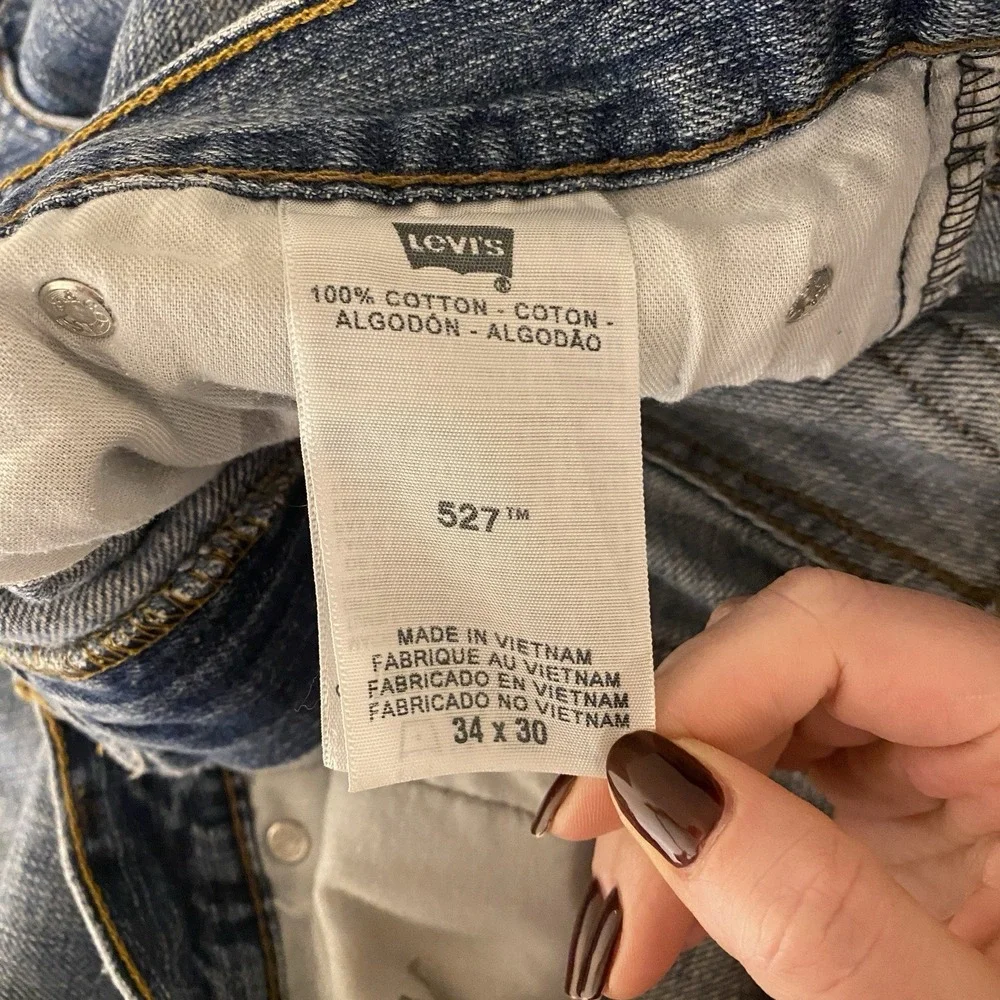 Levis there slight