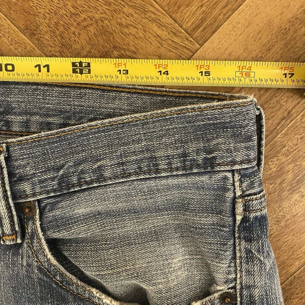 Levis there slight