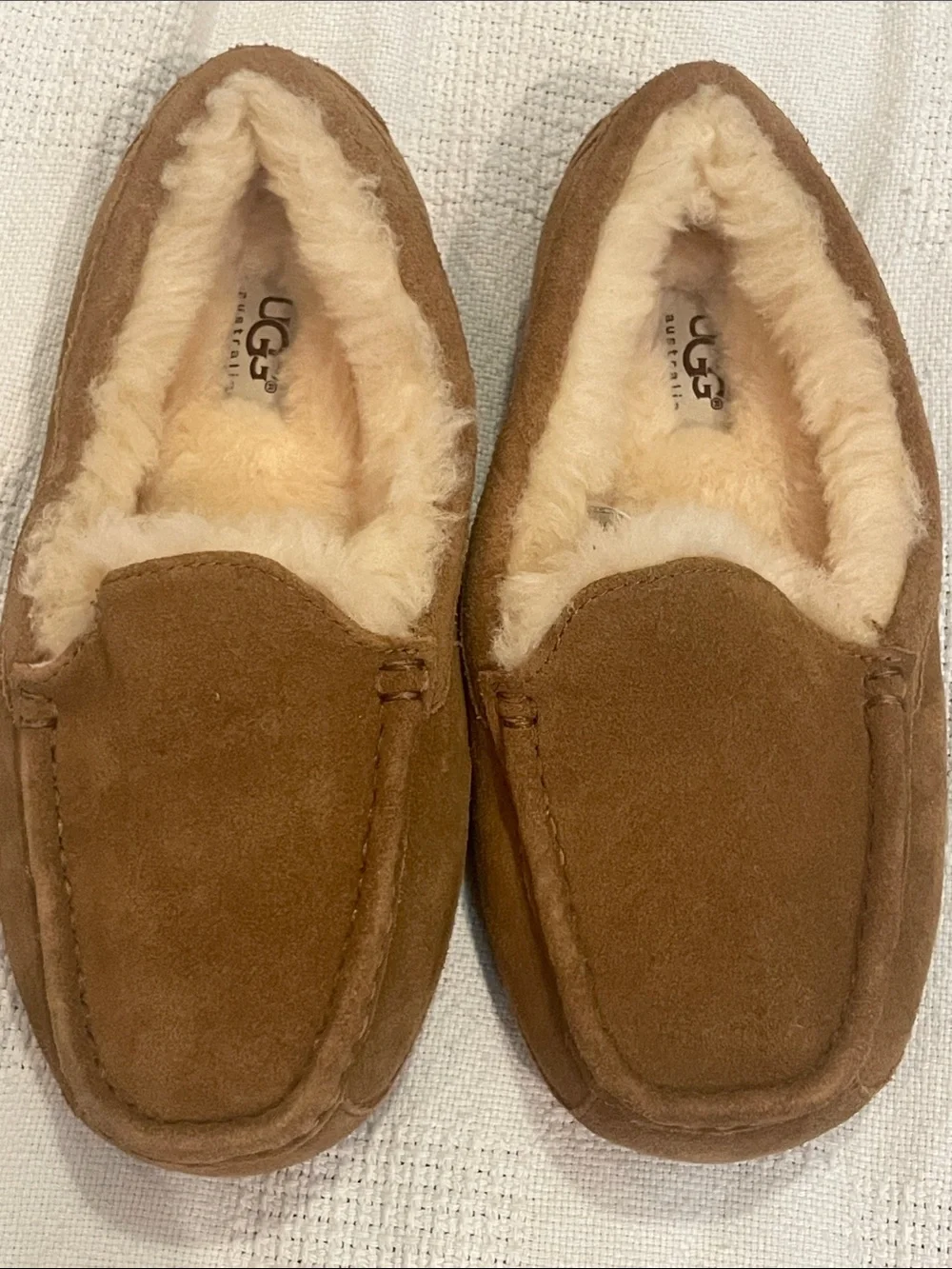 UGG Ascot Youth Size 4 Slippers