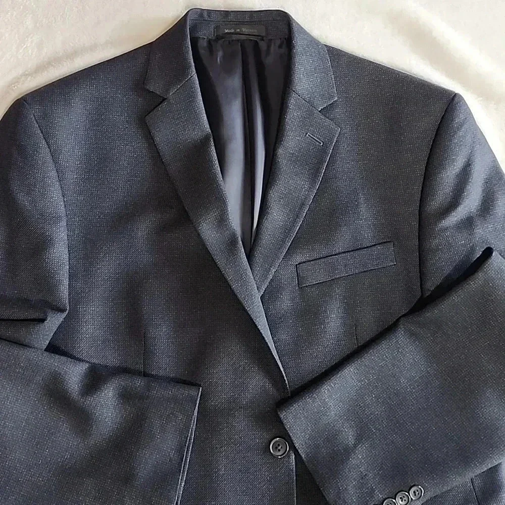 Van Heusen functional sport closure