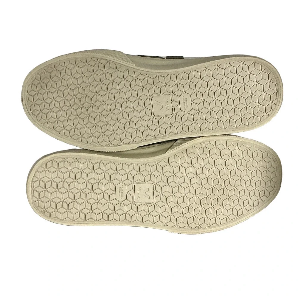 Veja classic minimalist