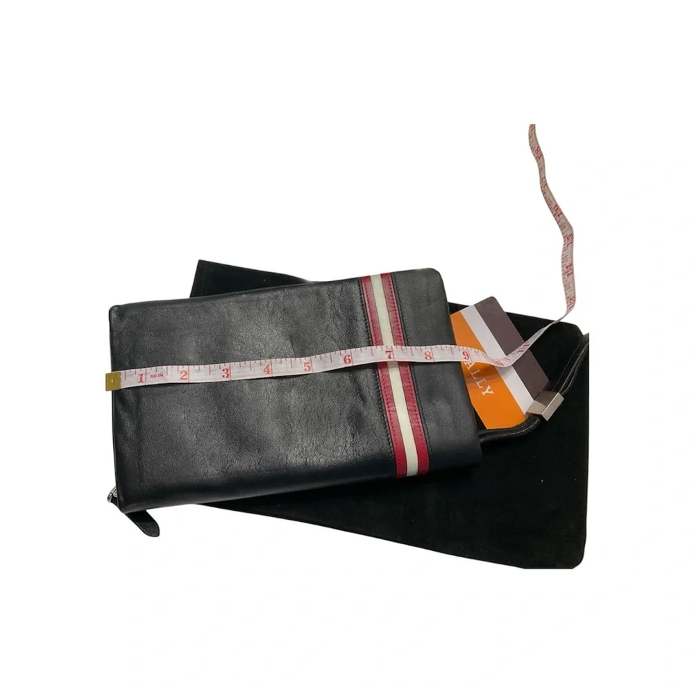 Bally sleek black