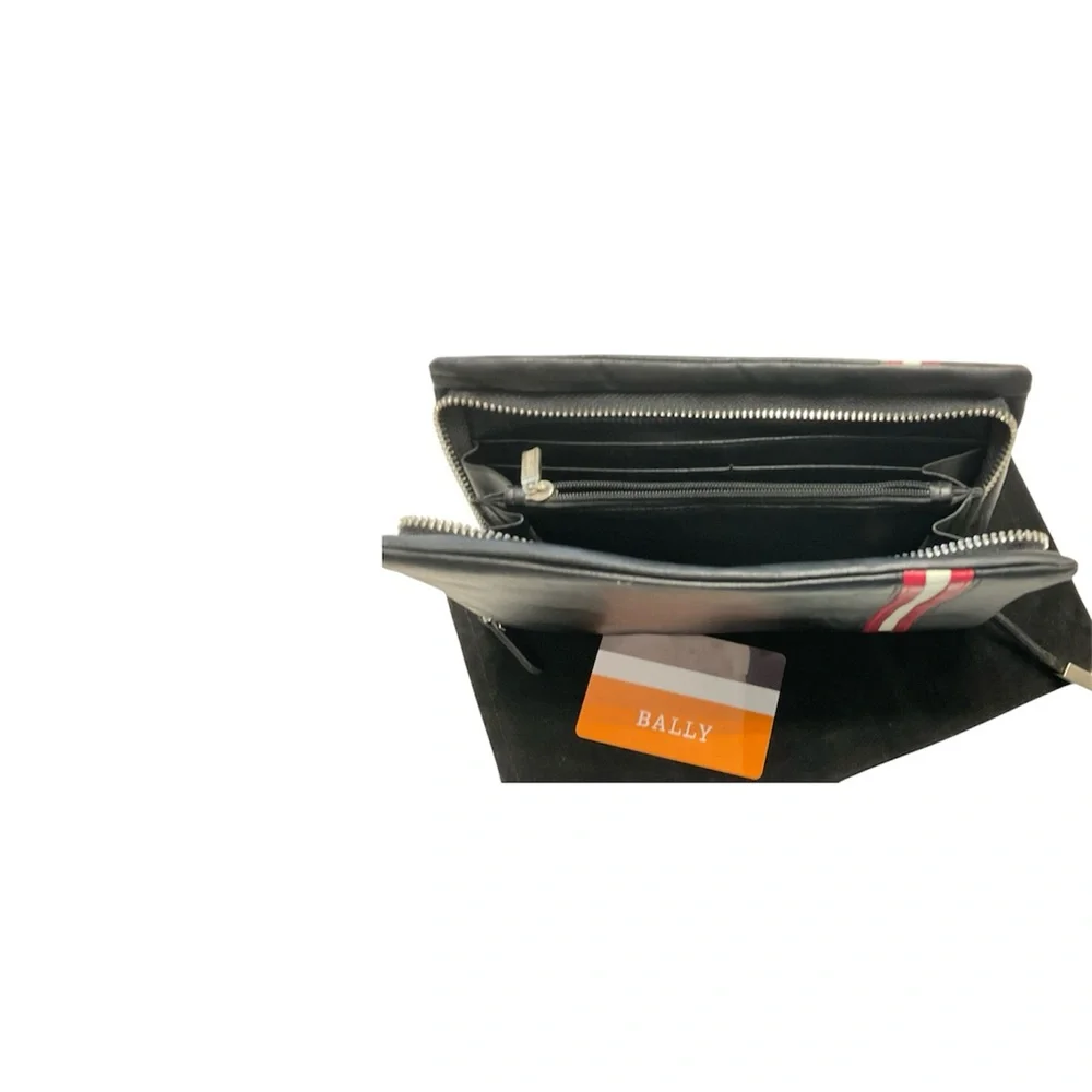 Bally sleek black