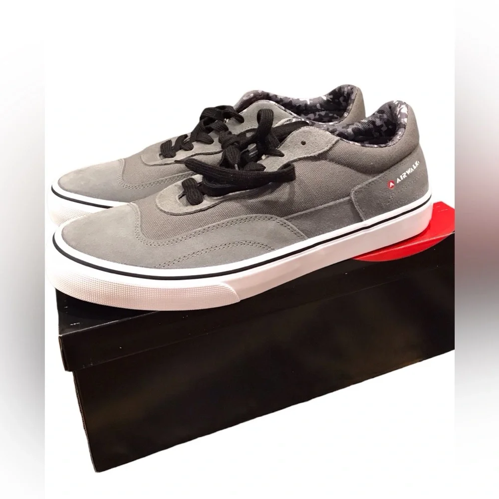 NIB Airwalk Kickflip CW06510M Mens Gray‎ Suede Skate Inspired Sneakers Shoes 10