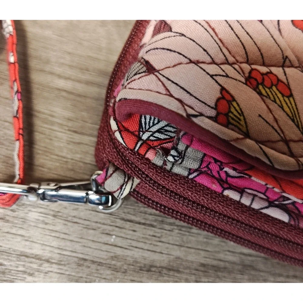 Vera Bradley Floral Quilted Wallet Wristlet Womens‎ OS Red Pink Crossbody Purse
