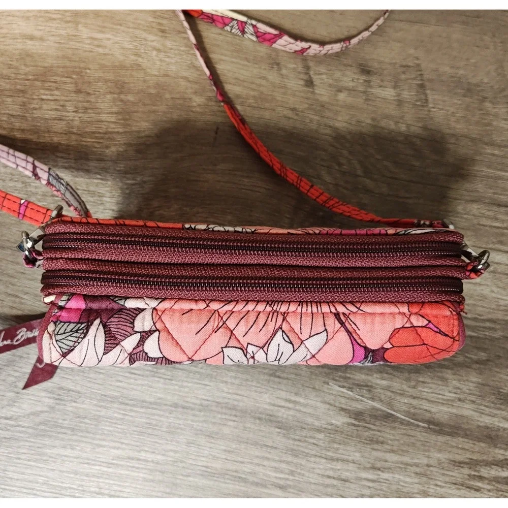 Vera Bradley Floral Quilted Wallet Wristlet Womens‎ OS Red Pink Crossbody Purse