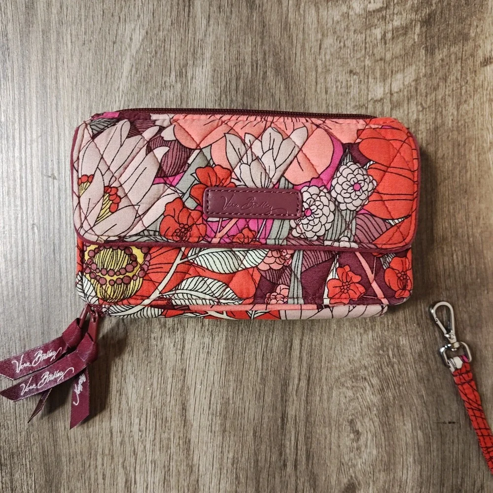 Vera Bradley Floral Quilted Wallet Wristlet Womens‎ OS Red Pink Crossbody Purse
