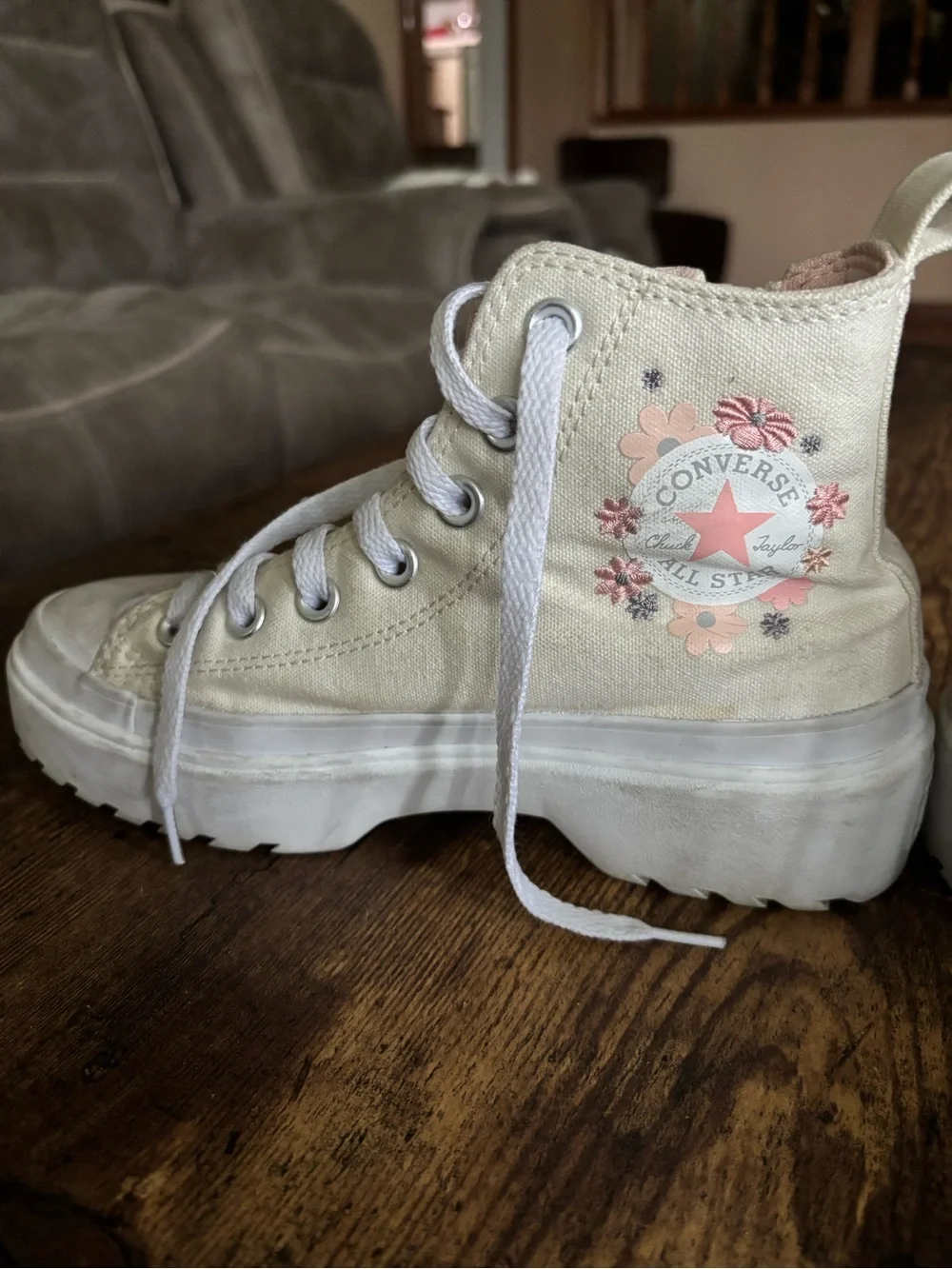 Converse cream canvas