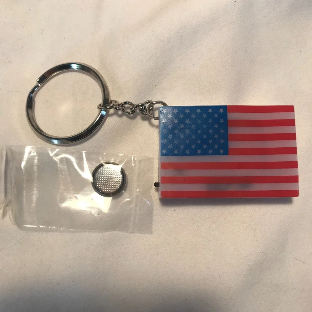 Vintage Avon Gift Collection U.S. Flag Light Up Key Chain