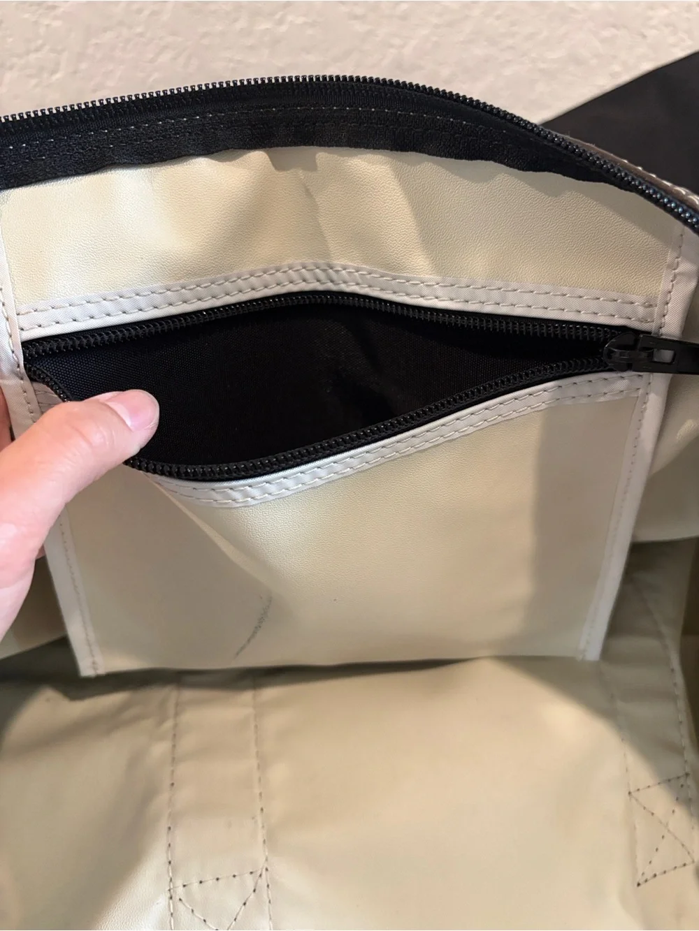 Dunhill spacious black