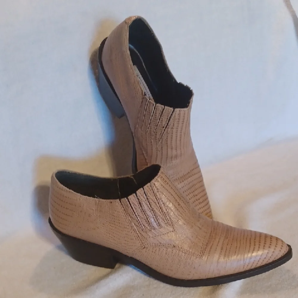 Chic Tan Ankle Booties for Women Circle S size 7