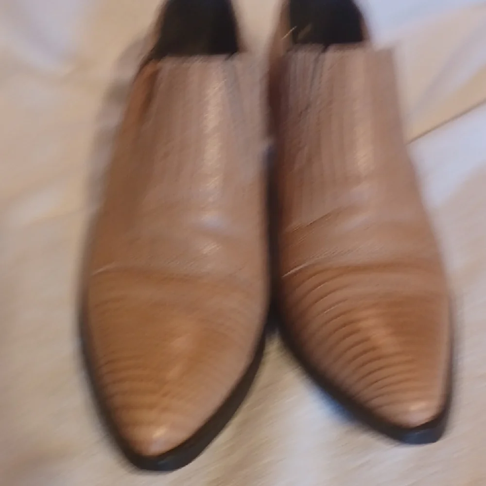 Chic Tan Ankle Booties for Women Circle S size 7