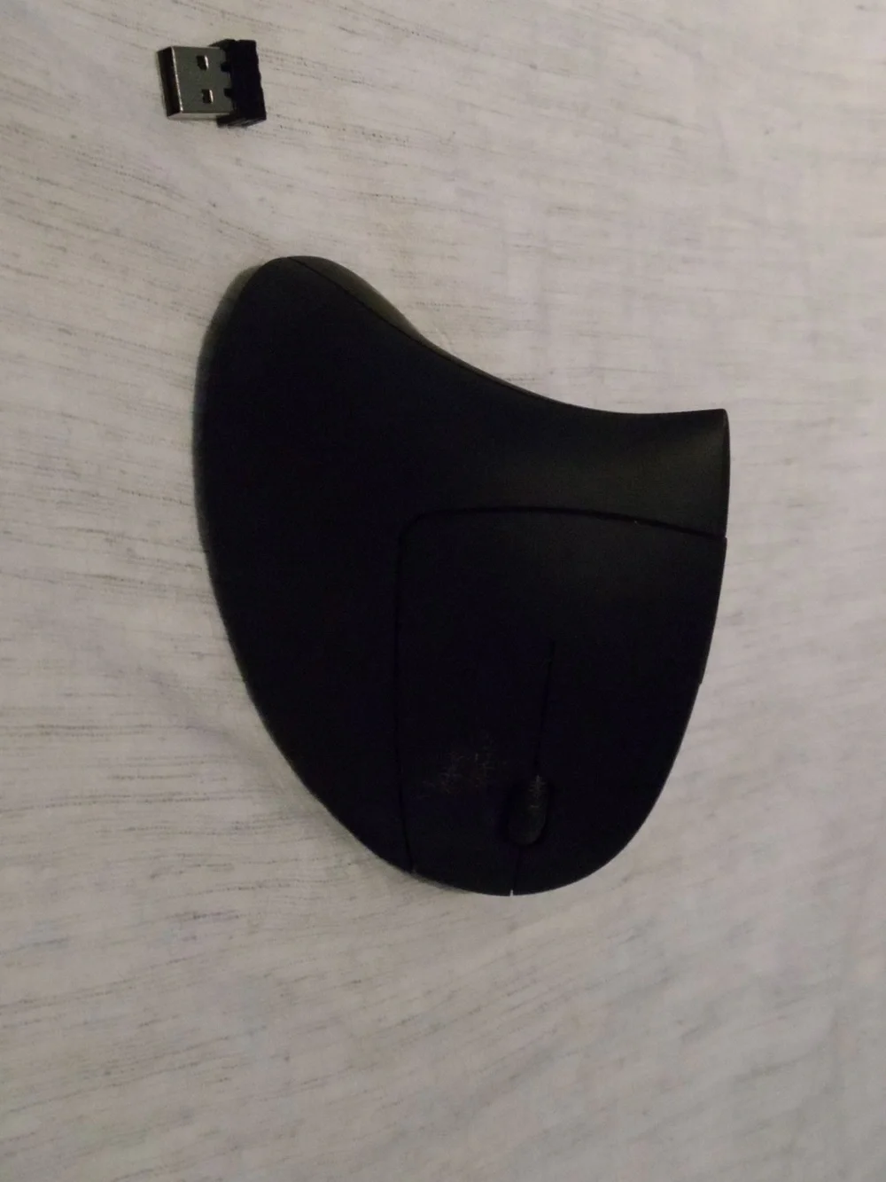 Anker 2.4G Wireless Vertical Ergonomic Mouse Black USB Receiver Included