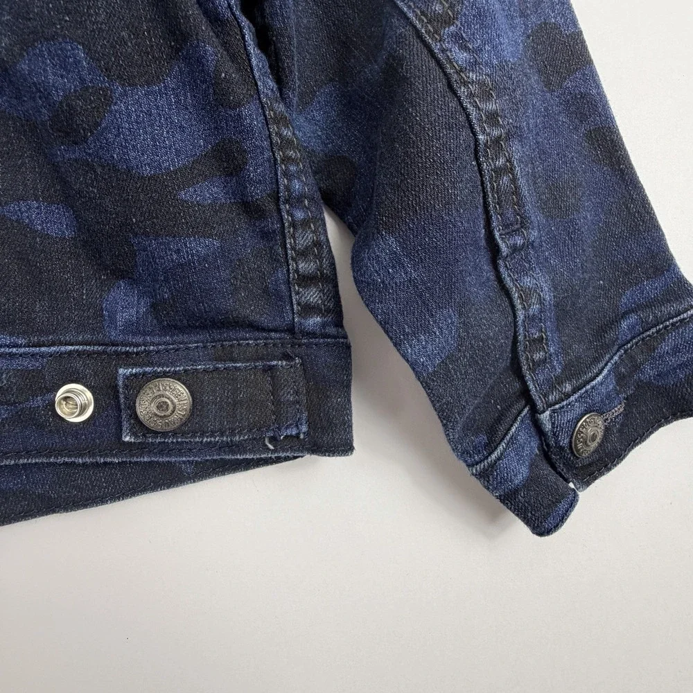 Levis 77% unisex