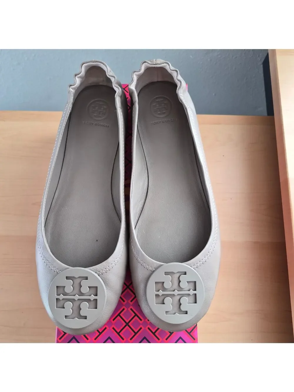 Tory Burch mini travel ballet with logo gray size 9