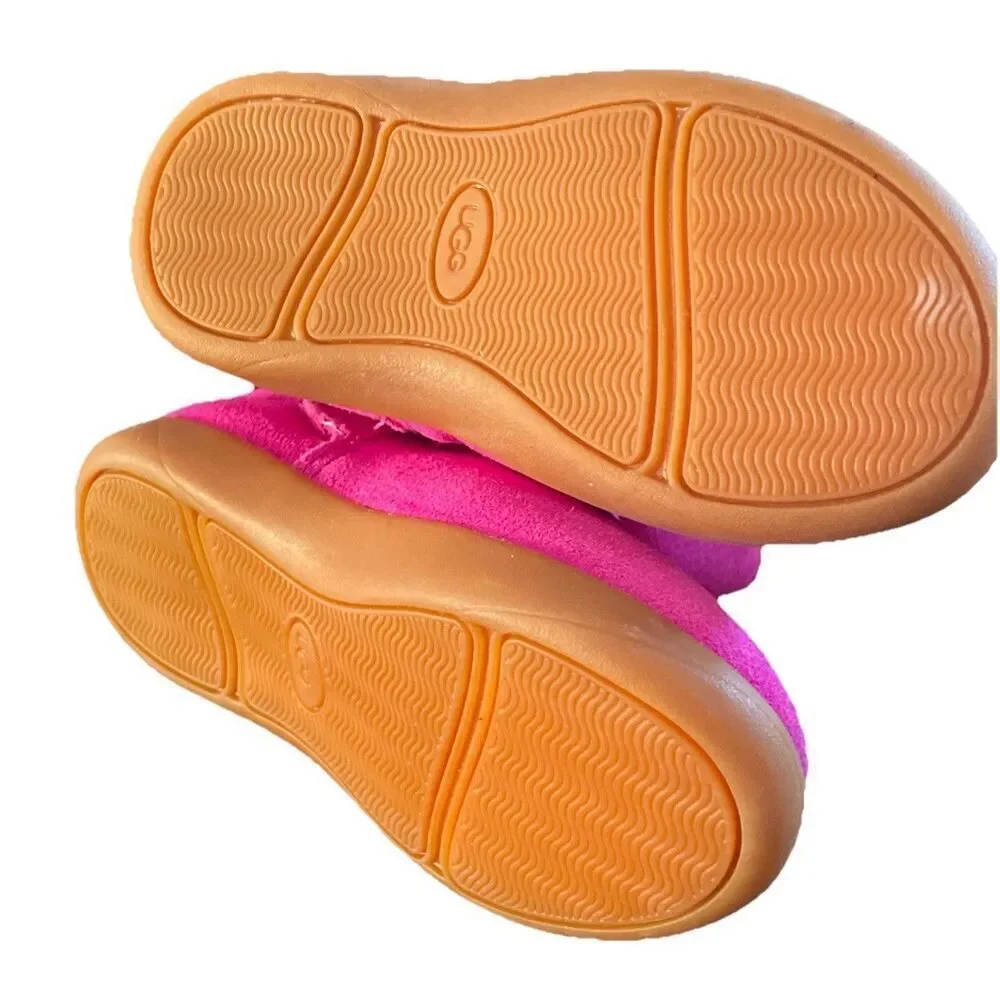 UGG detailskeep little